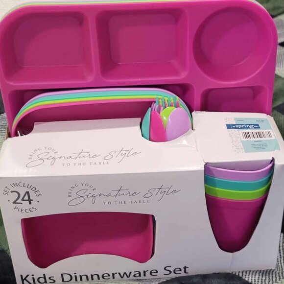 BRAND NEW KIDS 24 PCS DINNERWARE SET 4 SETTINGS picnic camping plastic - Picture 1 of 5